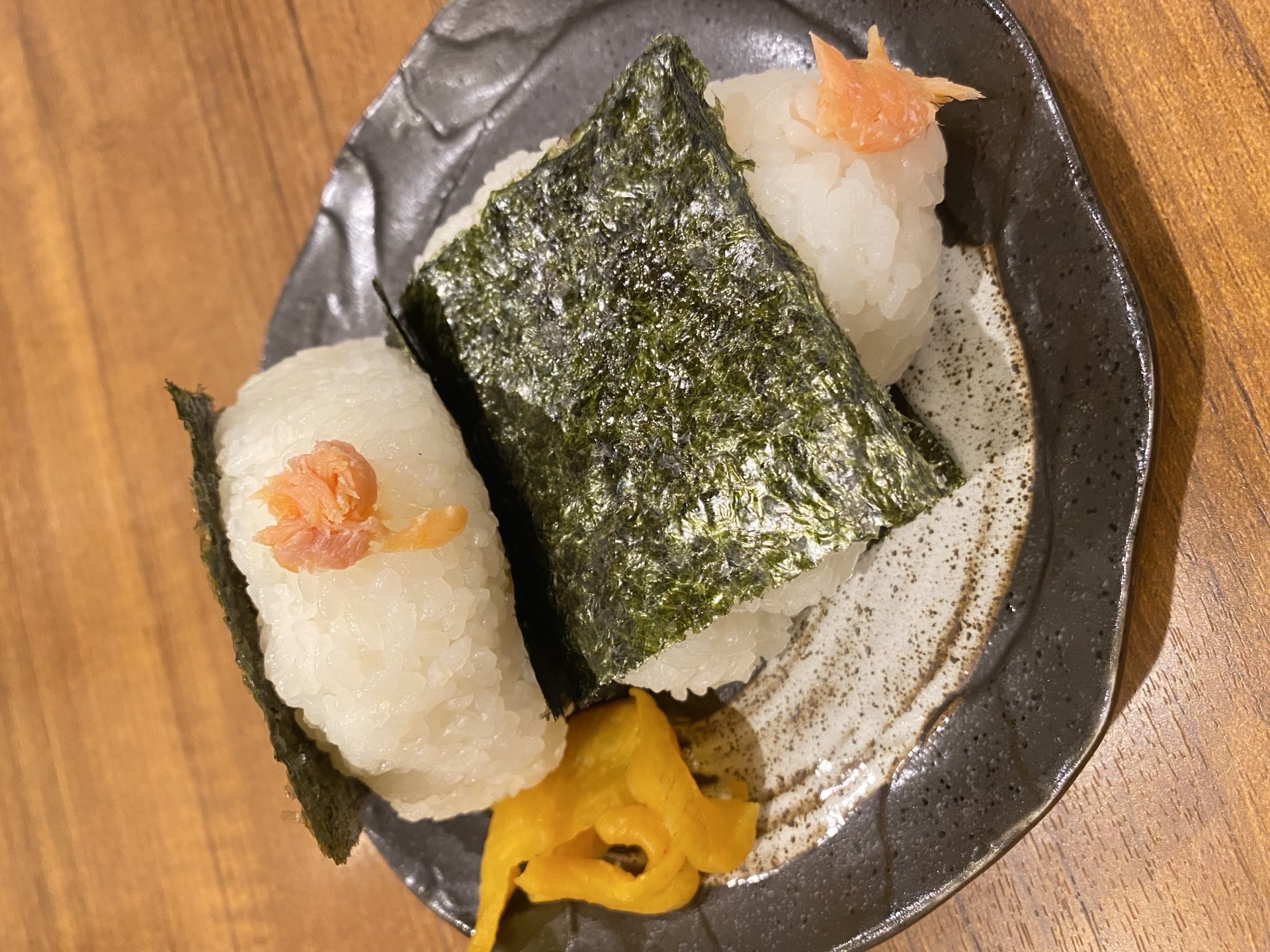 おにぎり（２個）梅・鮭・昆布